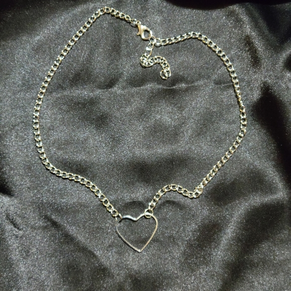 Minimalist heart necklace - Picture 3 of 3